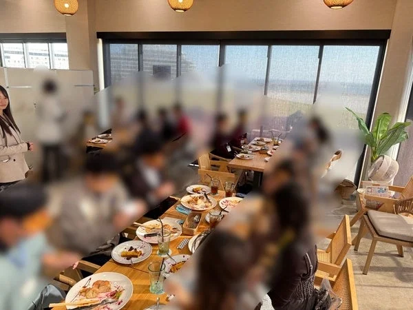 レストランでの交流