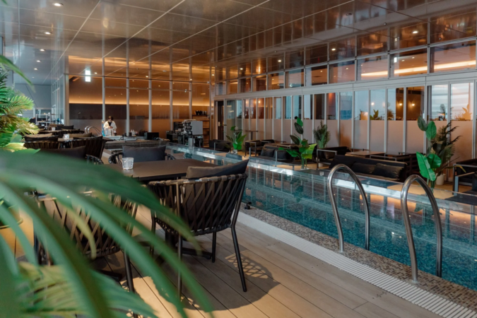 モダンな屋内ラウンジ