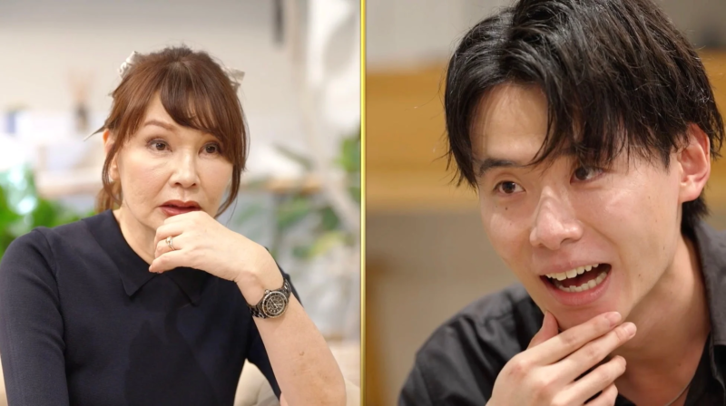 画面の左右に男女がそれぞれ映し出されており、女性は真剣な表情で顎に手を当て、男性は笑顔で口を開けて話しています。