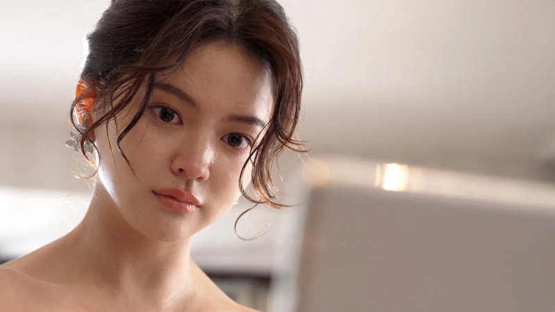 女性のクローズアップ、感情を表す