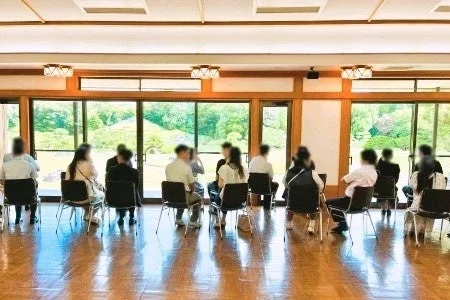 参加者が集まる様子