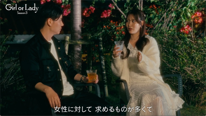 男女が会話している場面