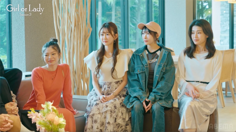 女性たち、グループ、会話、リアリティ番組、女子会、リラックス、笑顔