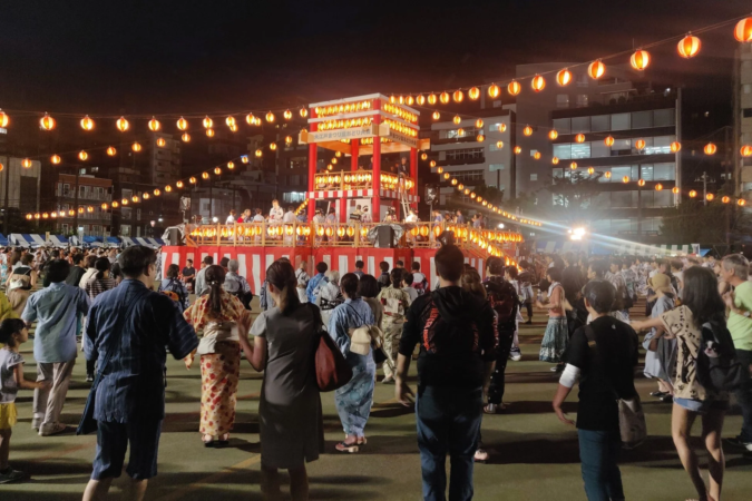 夜の盆踊り大会